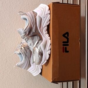 FILA chunky sneakers size:women 8 Color:Metallic silver/Gray/White